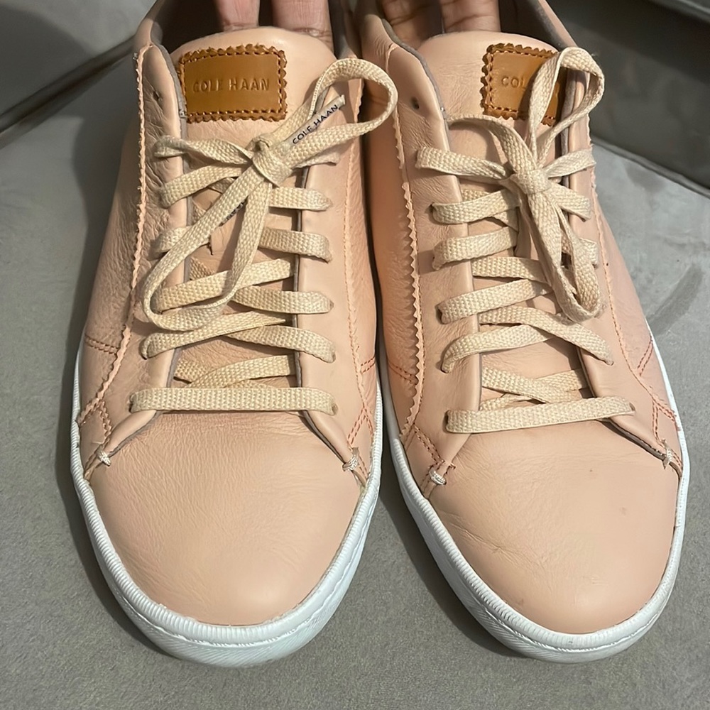 Womens cole Haan casual sneaker. Size 9